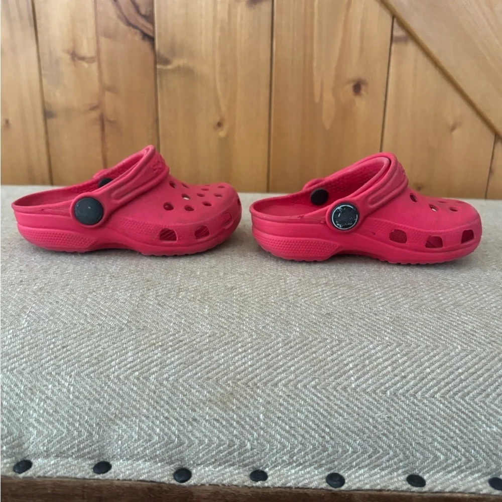 Unisex Baby Crocs in Varsity Red | Size 4 / 5
